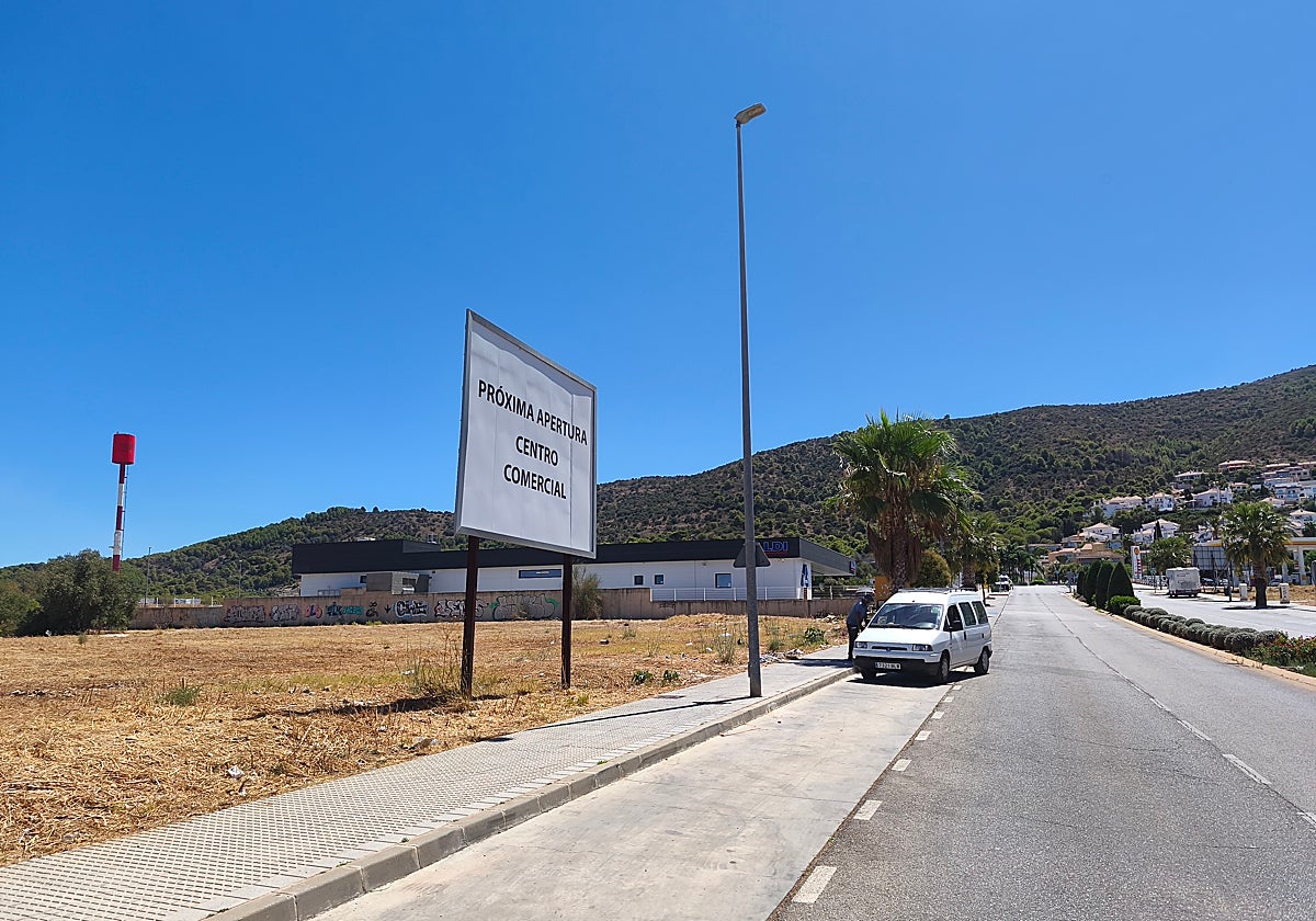 Parcela en la que se ubicará la zona comercial.