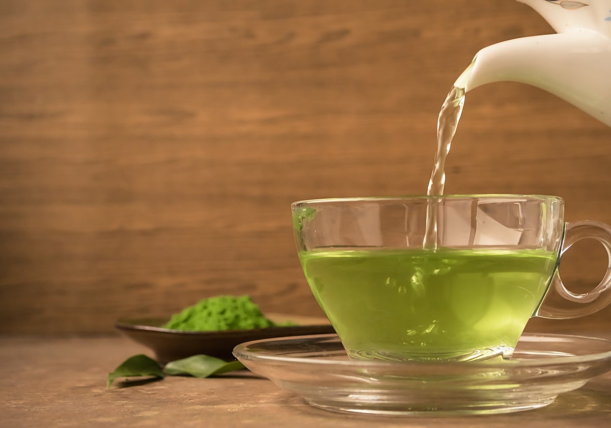 Imagen de una taza de té verde.