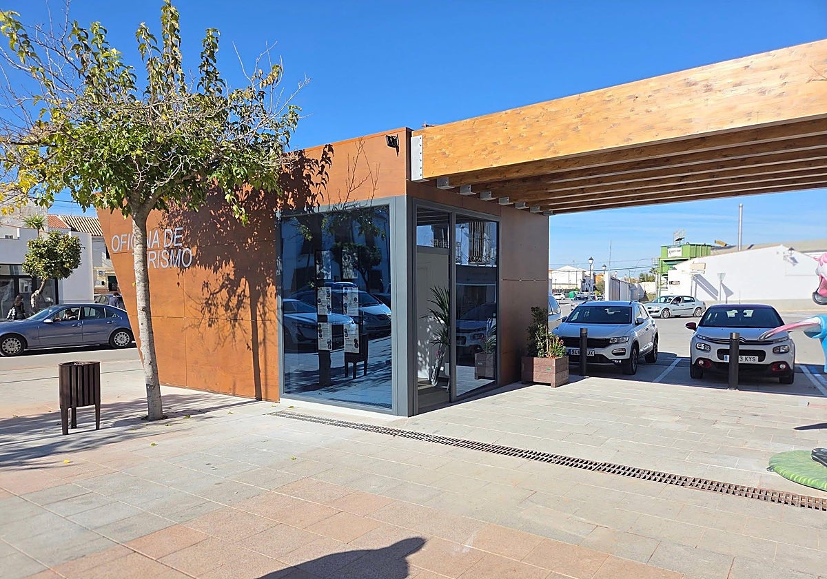 Nueva Oficina de Turismo de Fuente de Piedra, ubicada en la remodelada Plaza de la Constitución.