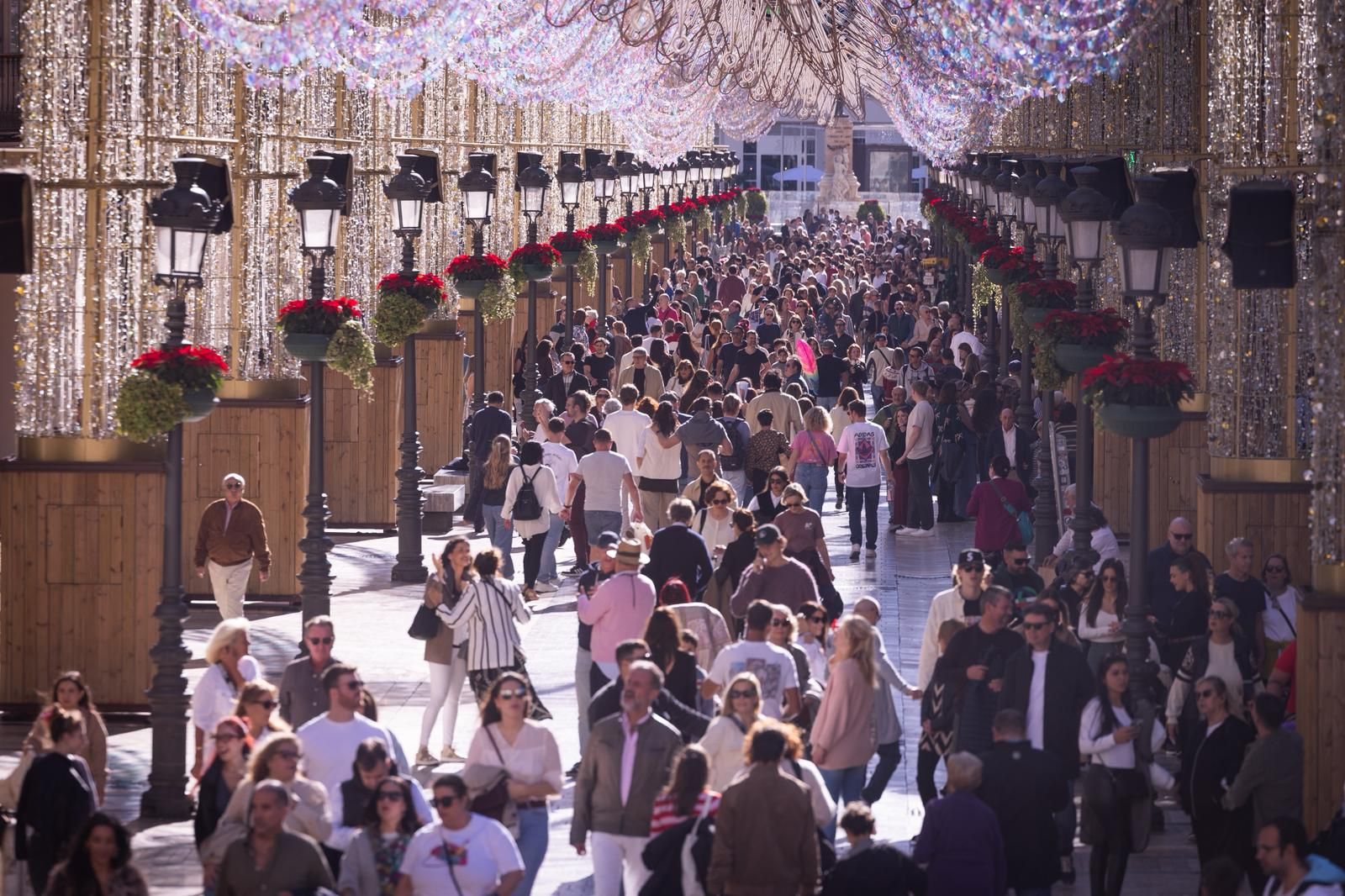 Así lucen las calles de Málaga en el primer fin de semana grande de Navidad: «Mucha gente y mucho calor»