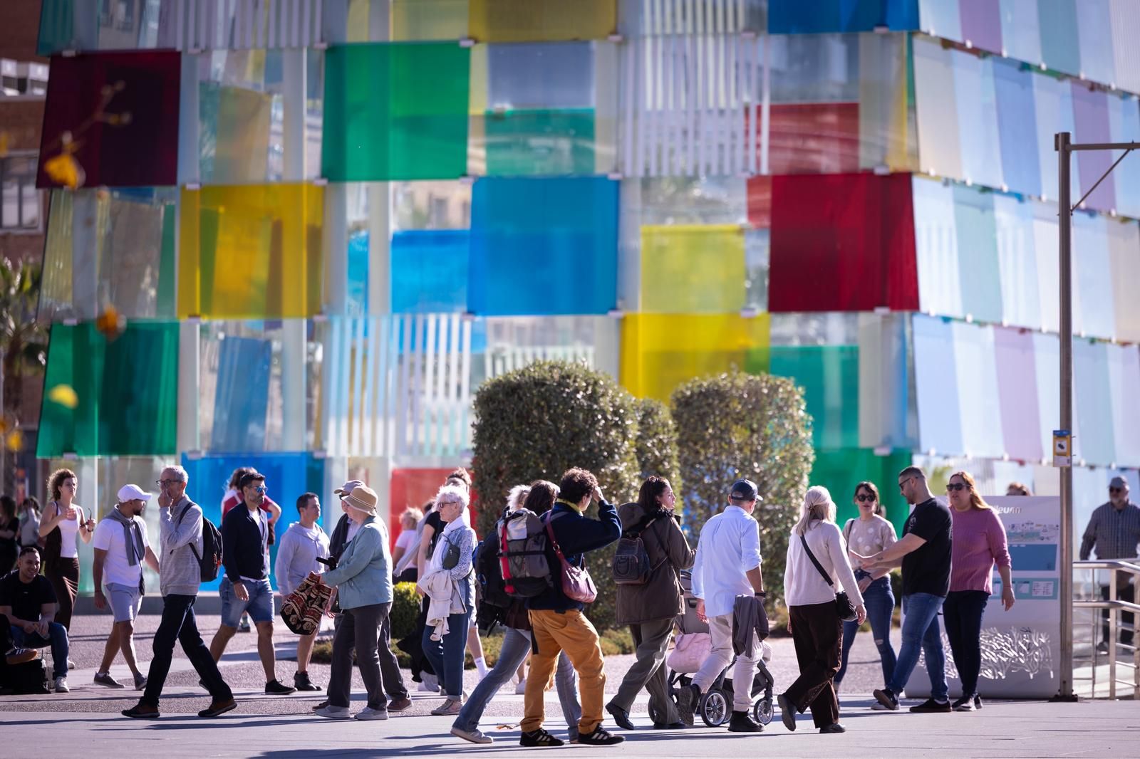 Así lucen las calles de Málaga en el primer fin de semana grande de Navidad: «Mucha gente y mucho calor»