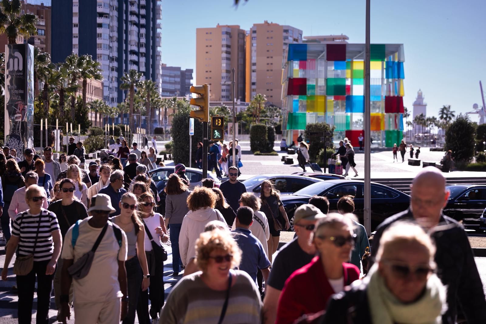 Así lucen las calles de Málaga en el primer fin de semana grande de Navidad: «Mucha gente y mucho calor»