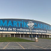 La lona que cuelga del Ciudad de Málaga.