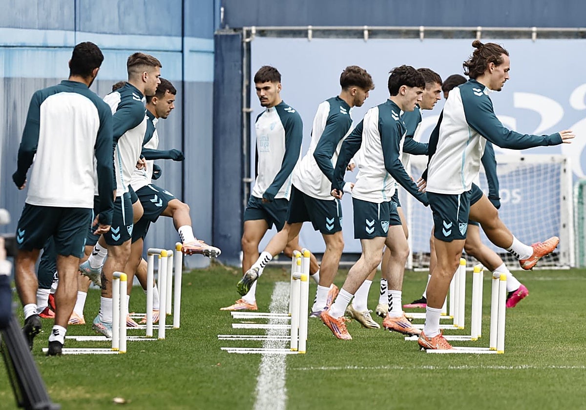 Jugadores del Málaga durante un reciente entrenamiento.