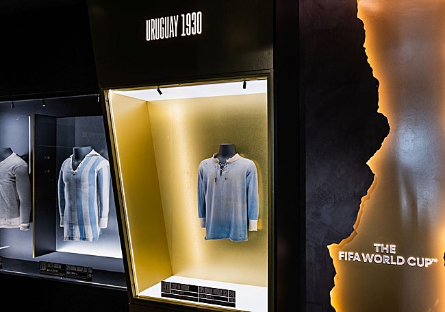 Camisetas de Uruguay de 1930, las más antiguas del espacio de exposición.