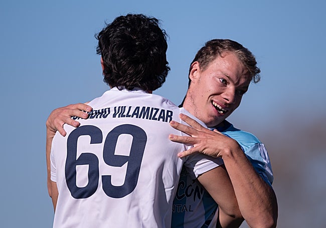 Alejandro Villamizar y un jugador del Genuine.