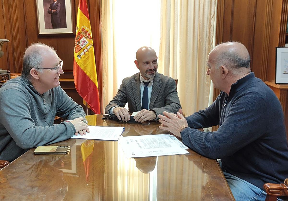 El Gobierno y la plataforma Bosque Urbano abordan la conexión de la MA-20 con el Bulevar Adolfo Suárez