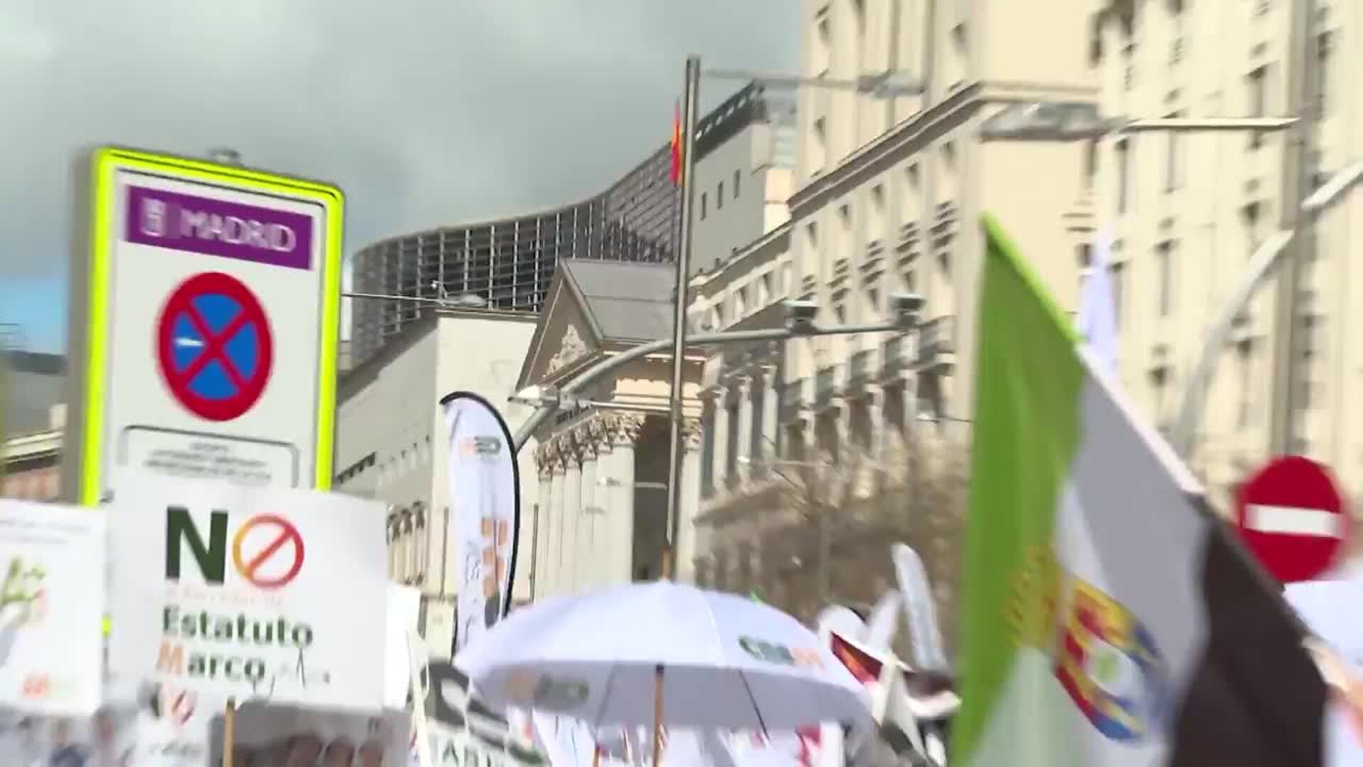 Médicos de toda España protestan en Madrid contra la reforma de su estatuto