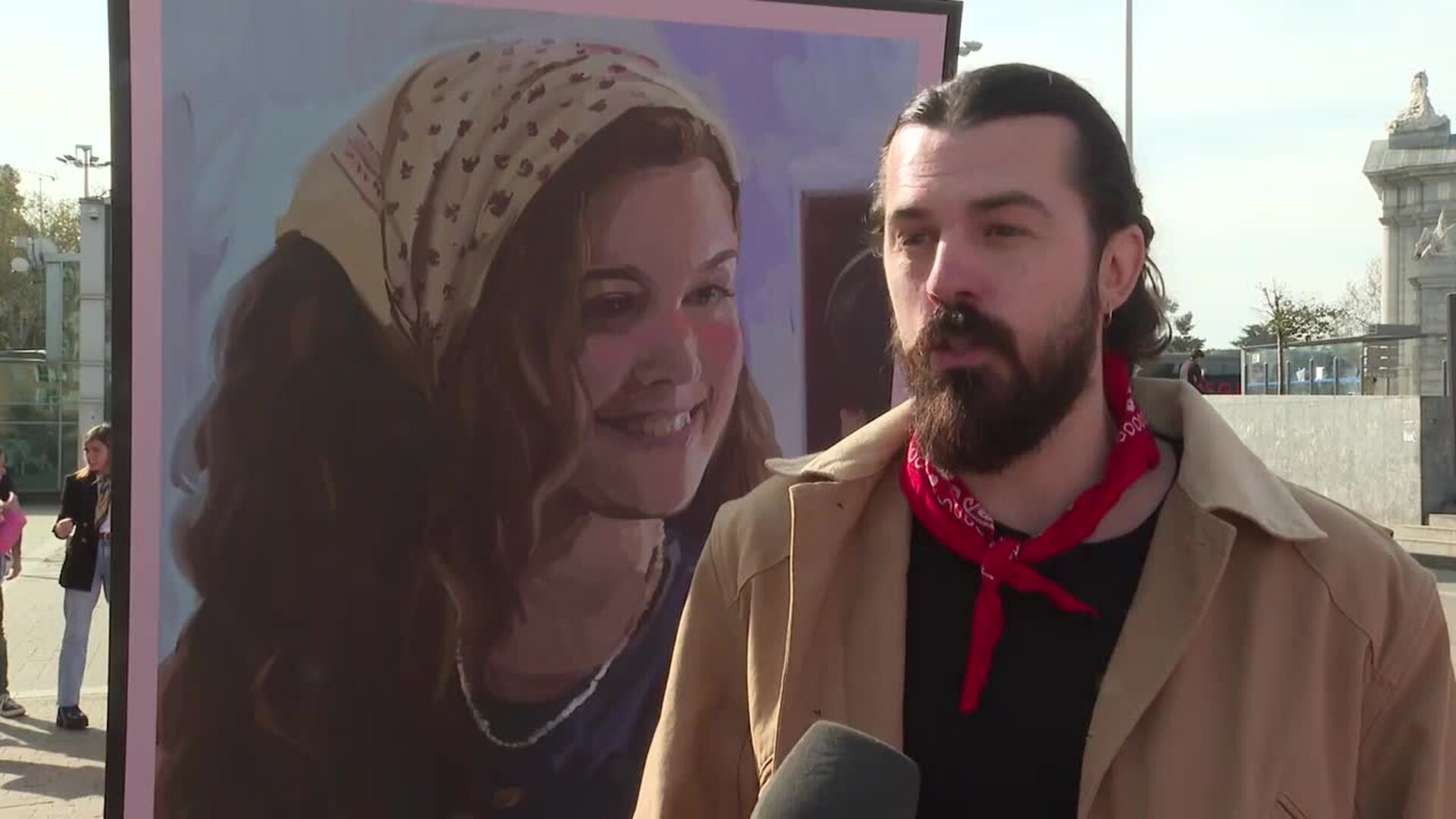 Retratos de Rosácea, una exposición que pone rostro y voz a quienes viven con esta enfermedad