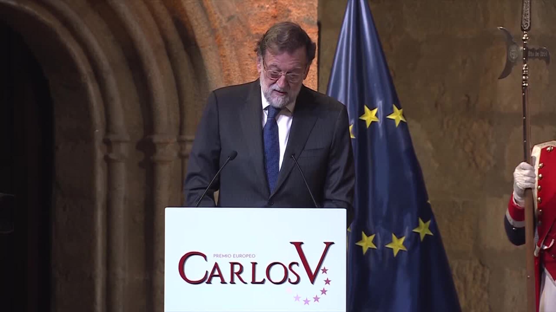 Rajoy dice que Borrell supo ser "al mismo tiempo profundamente catalán y rabiosamente español"