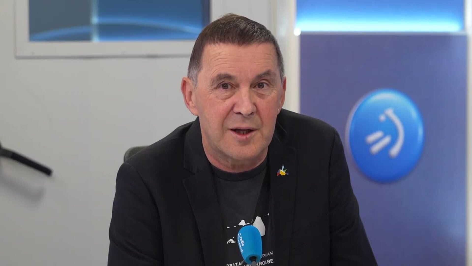 Otegi cree que "hay una operación por tierra, mar y aire para derribar" al Gobierno de Sánchez