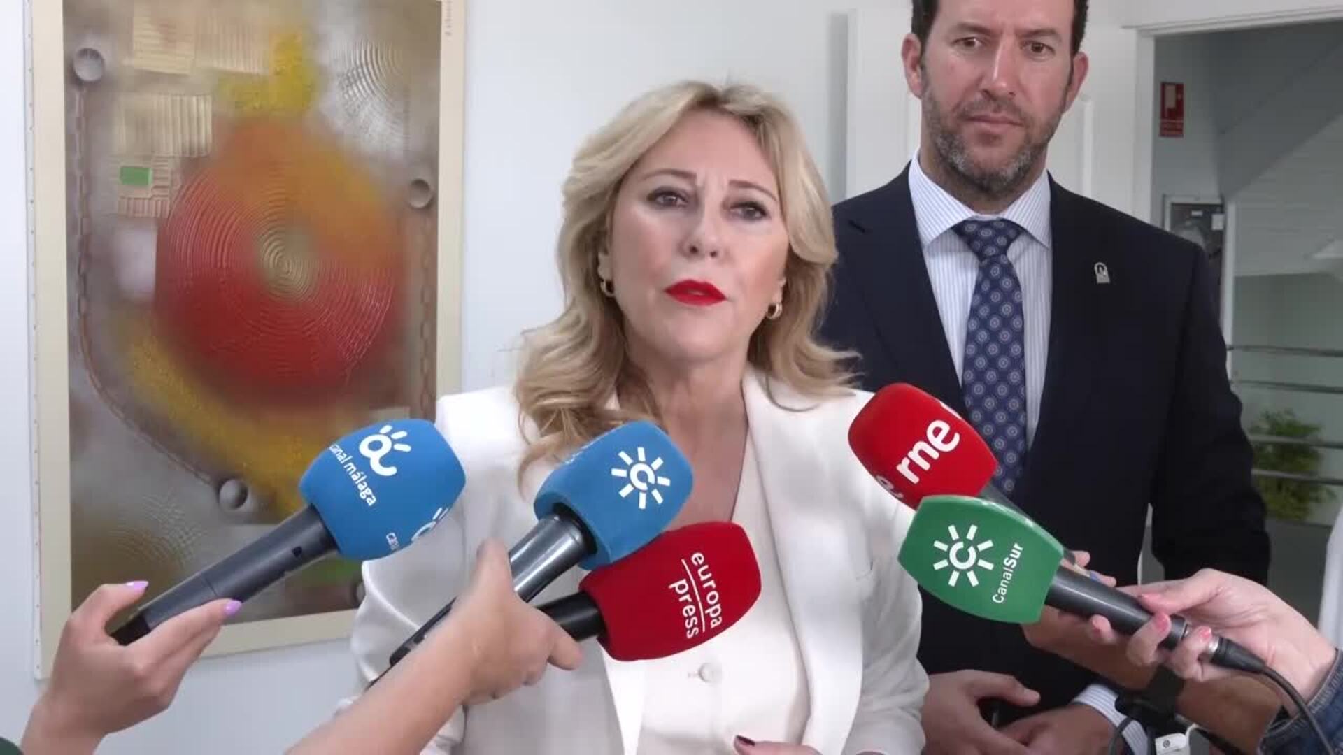 España dice que al frente de Gobierno y de PSOE hay "una banda con métodos mafiosos"