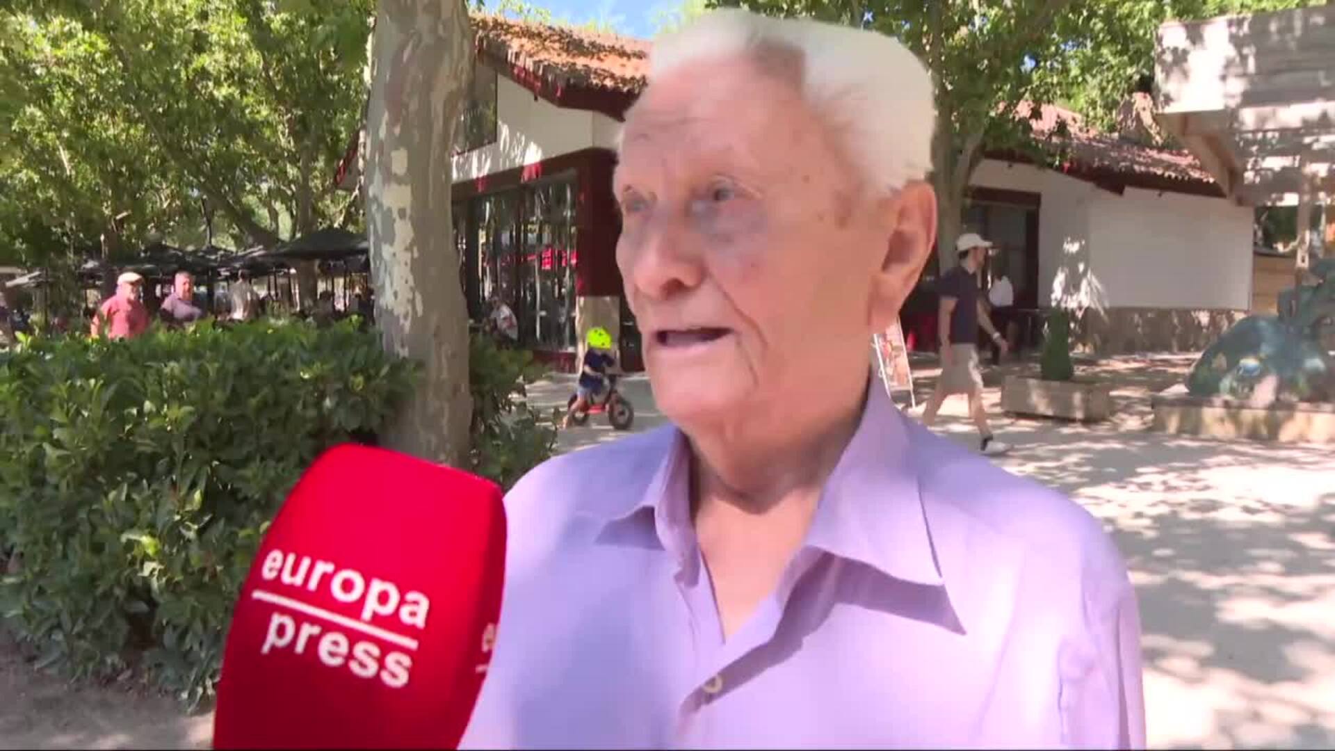 Abuelos y abuelas celebran su Día con "mucho orgullo": "Los nietos lo son todo"