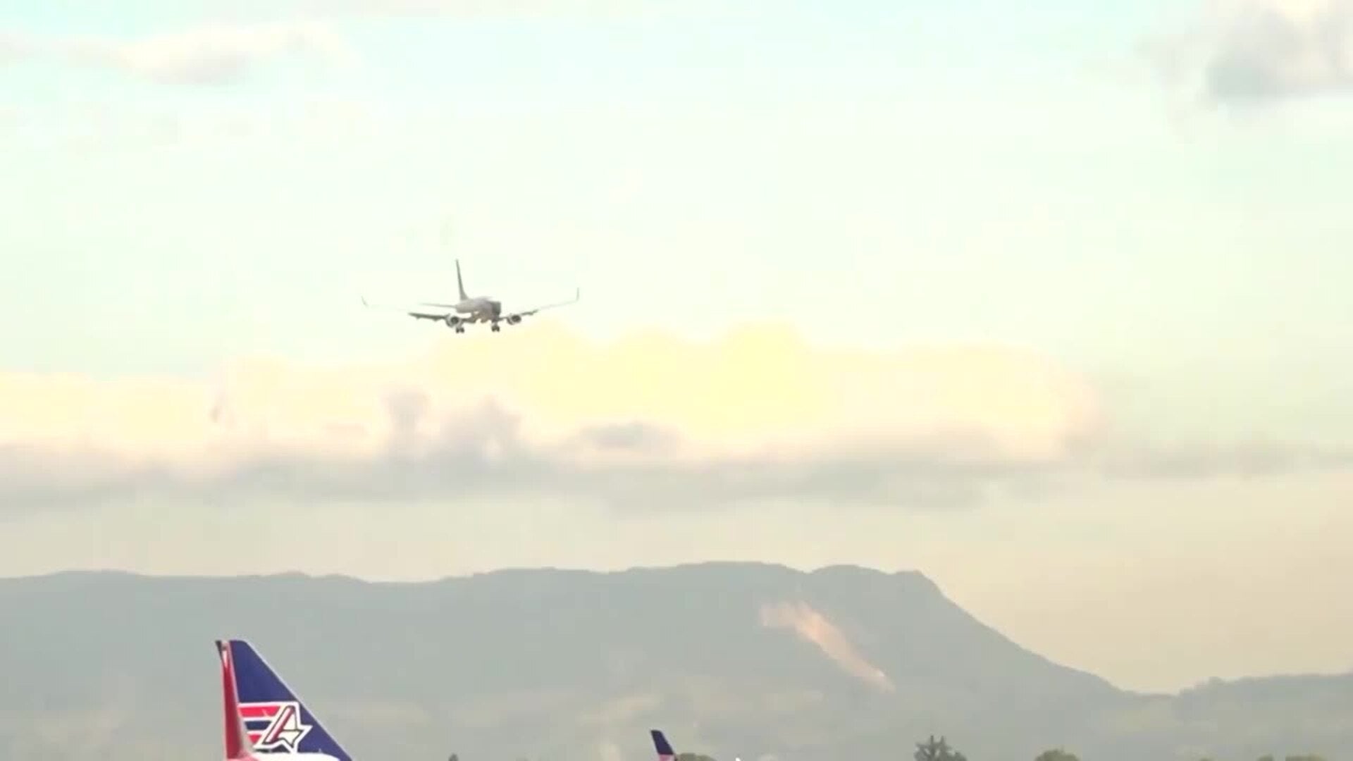 Un tribunal de apelaciones avala decisión de Trump de revocar permisos migratorios temporales