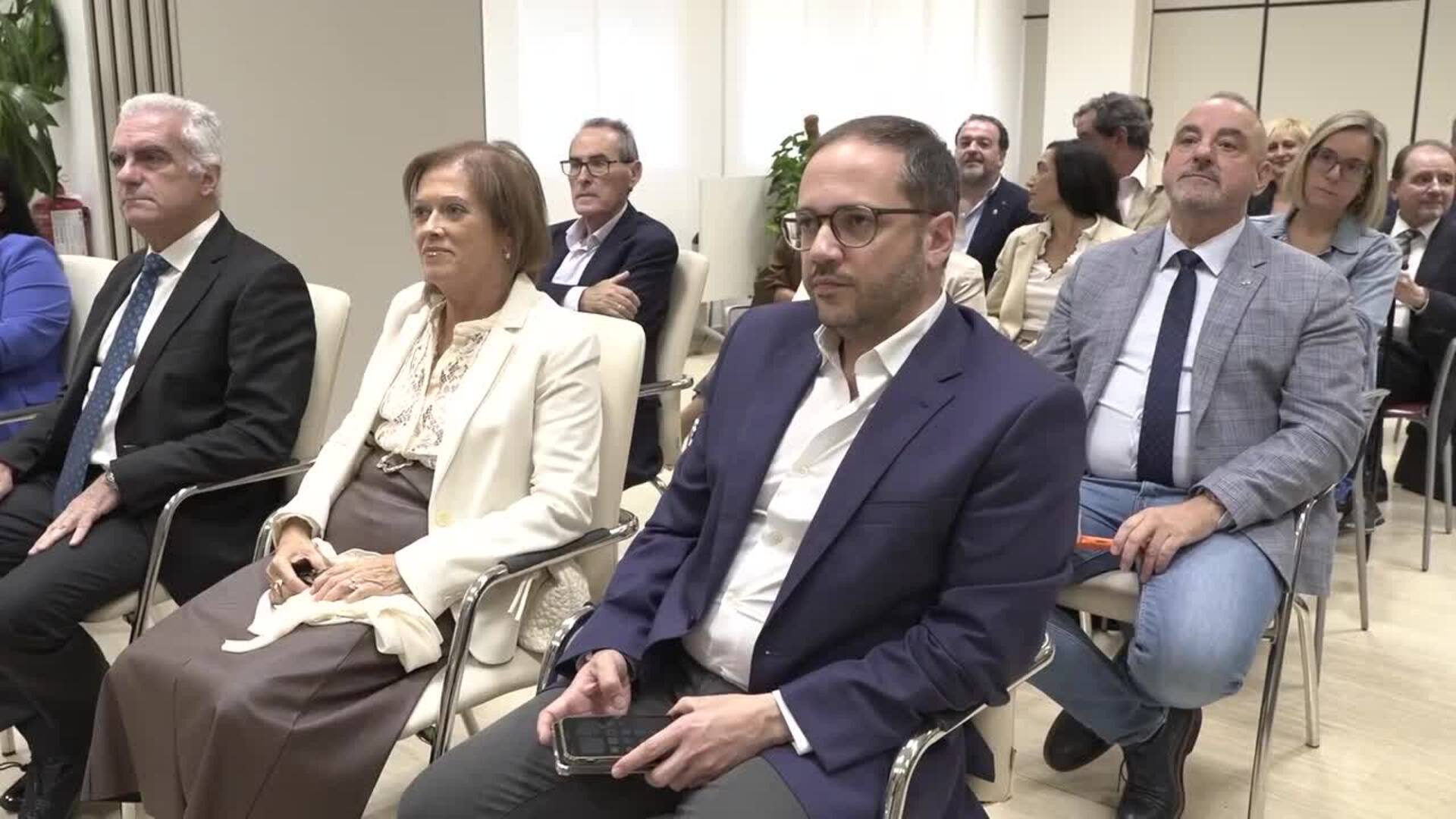 Moreno aborda con gerentes de hospitales andaluces las nuevas medidas para los cribados