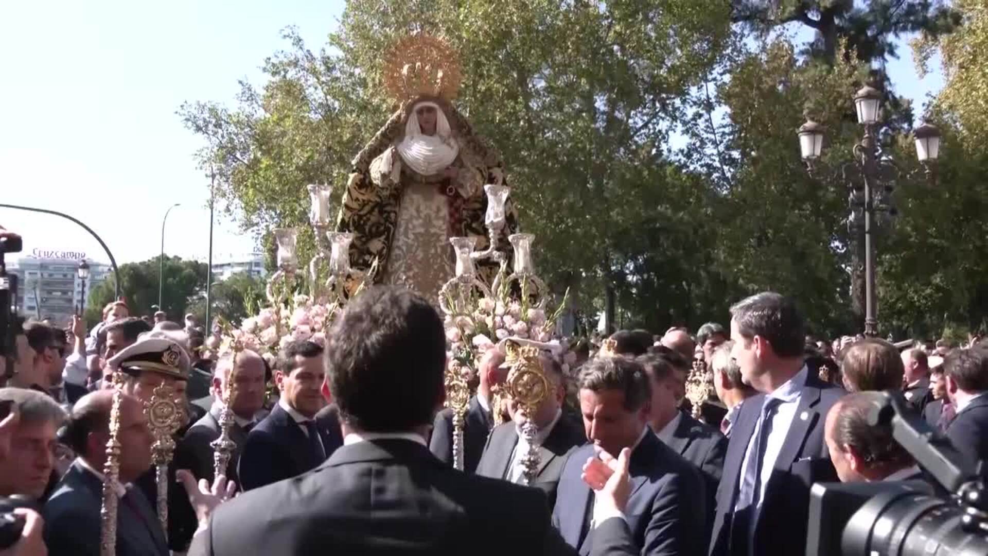 Moreno valora "las tradiciones andaluzas" y muestra emoción por recibir a la Esperanza