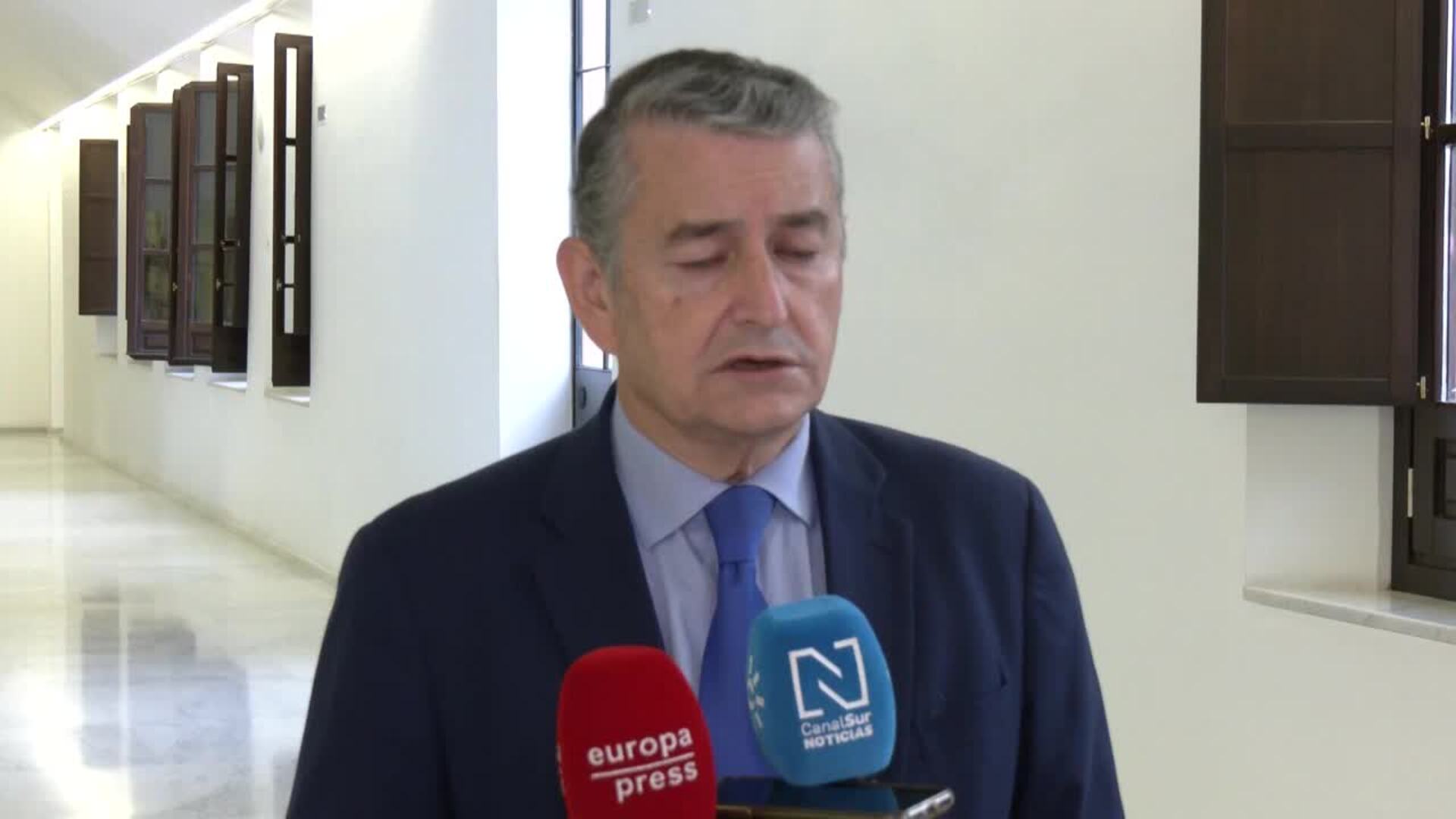 PP-A saca 17 puntos al PSOE-A pero podría perder por un escaño la mayoría absoluta con Vox