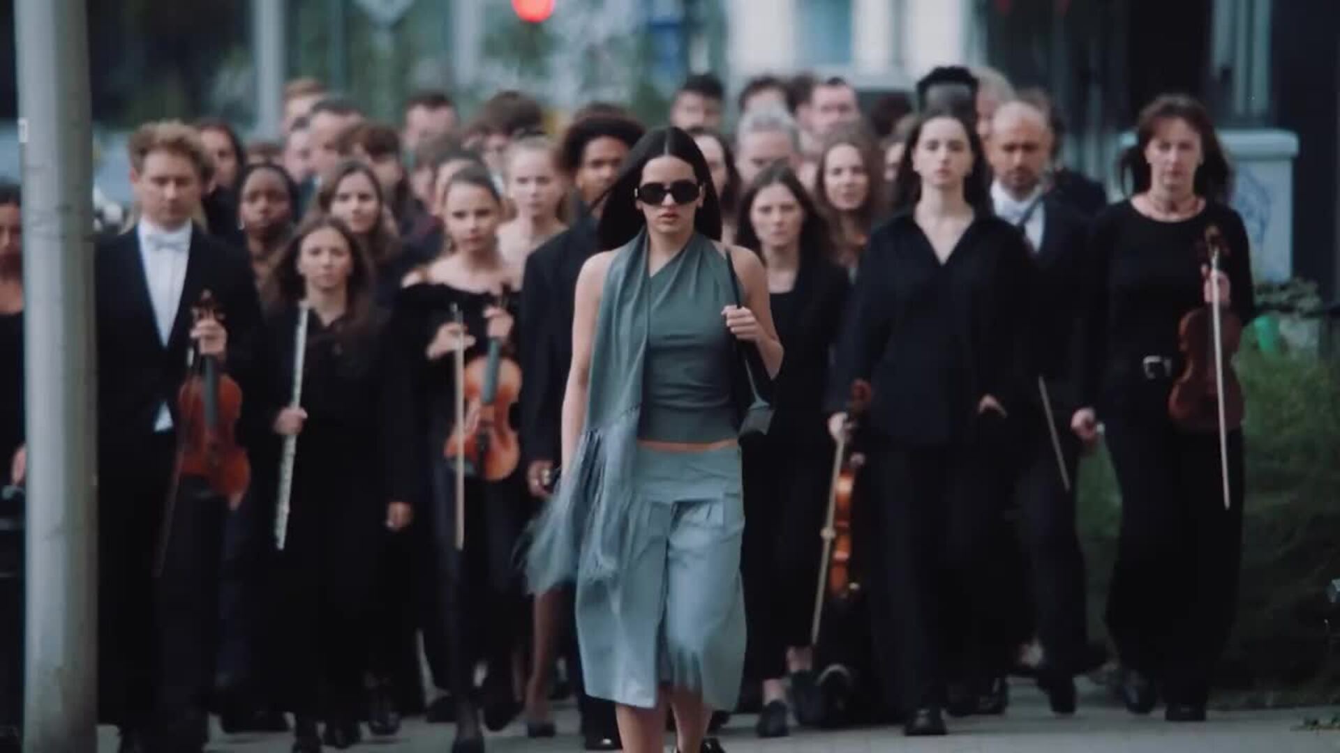 Rosalía lanza 'Lux', un disco en cantado en 14 idiomas