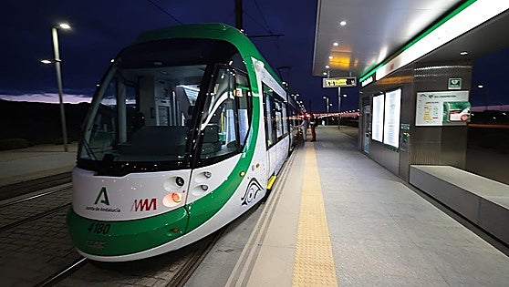 Metro de Málaga suspende casi todos los servicios por la alerta roja