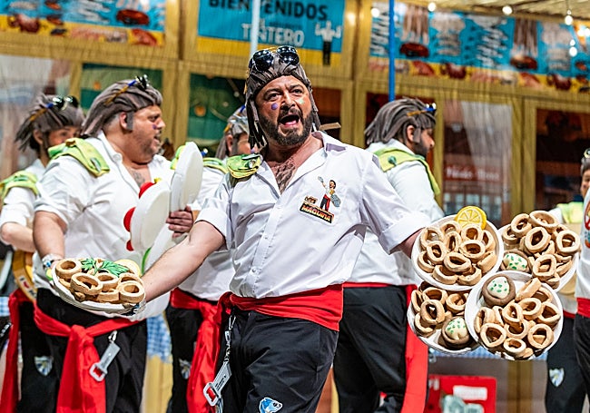 Murga 'Los máquina' en la cuarta preliminar el COAC 2026.