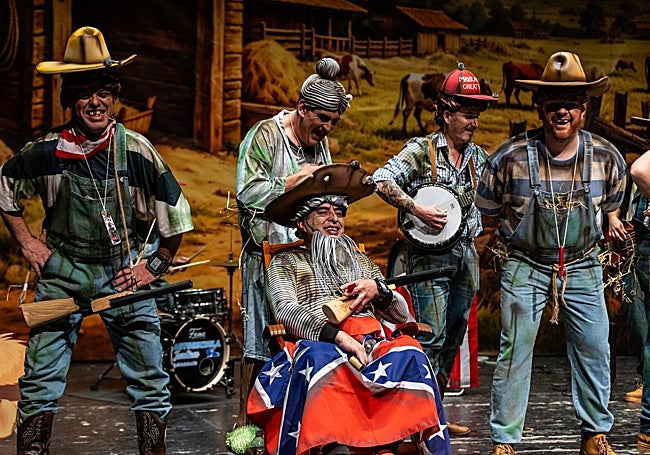 Murga 'Los K.F.C. (Kentucky Family Country)' en la última preliminar del COAC.