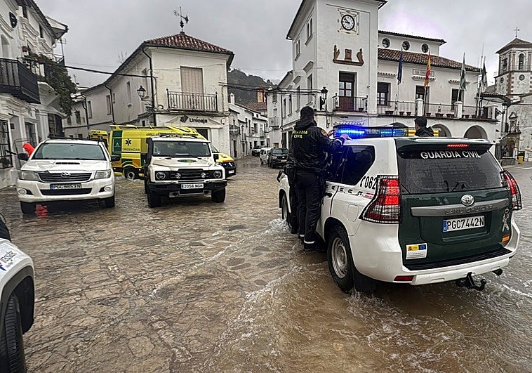 La lluvia obliga a desalojar a todos los vecinos de Grazalema, que serán desplazados a Ronda