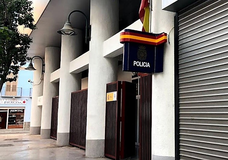 Detenida una empleada de una perfumería del Centro de Málaga por copiar las claves de tarjetas de clientas para saldar una deuda