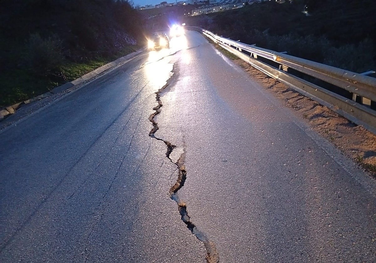 Reabren la carretera de Colmenar, pero aún quedan cuatro vías en Málaga cortadas por el daño de las lluvias