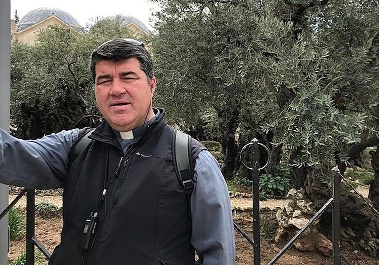 Fallece el párroco de Coín en un accidente de moto en Mijas