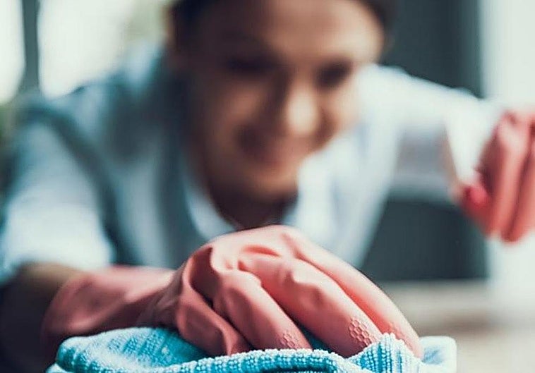 Despedida por demorarse en el desayuno y utilizar las redes sociales en el trabajo