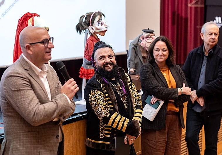 Rafatal filma el alma de las marionetas de El Espejo Negro