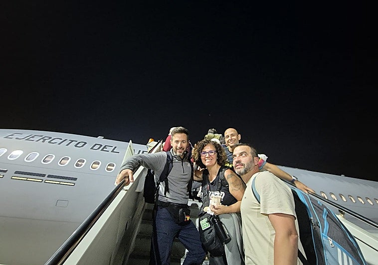 El grupo de Sri Lanka vuelve a Málaga en dos aviones militares y el de Vélez, en vuelo comercial