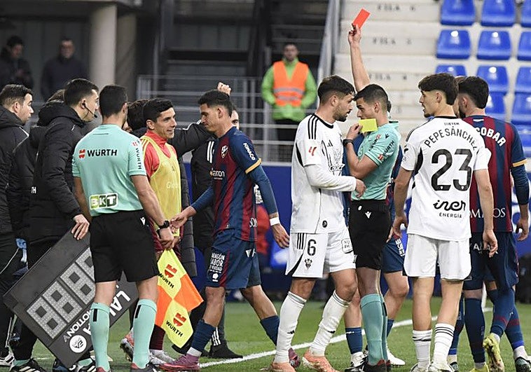 Un Huesca en horas bajas trata de remontar el vuelo