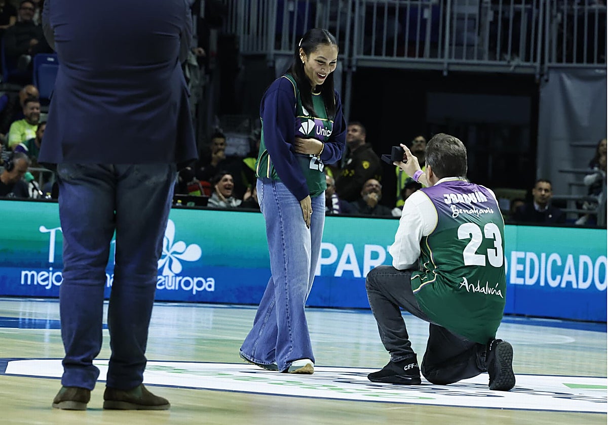Y Lenni dijo 'sí': la emocionante pedida de mano del Unicaja-Zaragoza