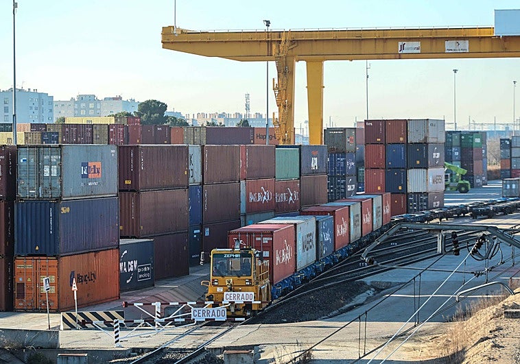 La terminal para trenes de mercancías del Puerto Seco de Antequera da un nuevo paso