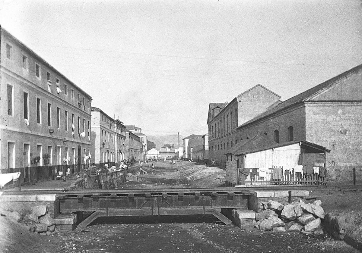 Estampas de Málaga | Atención al tren