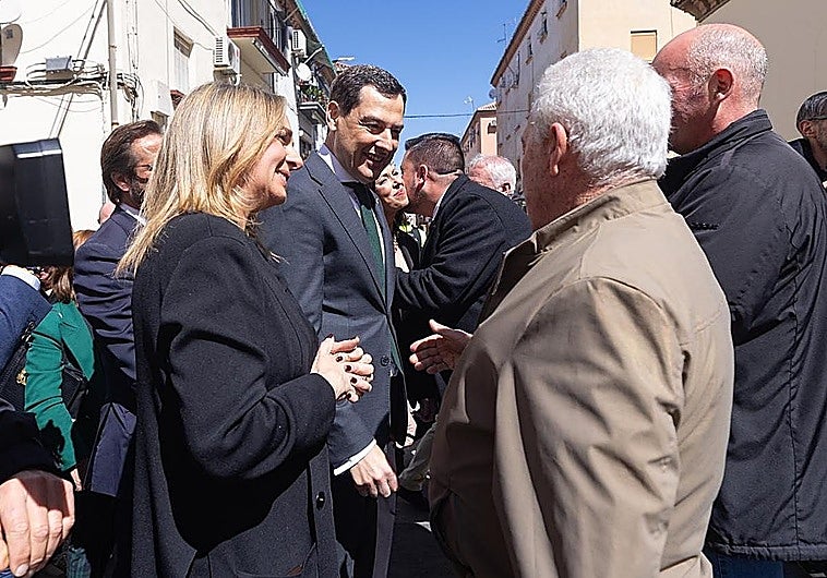 Moreno habla de «prudencia» tras las encuestas en las que roza la mayoría absoluta