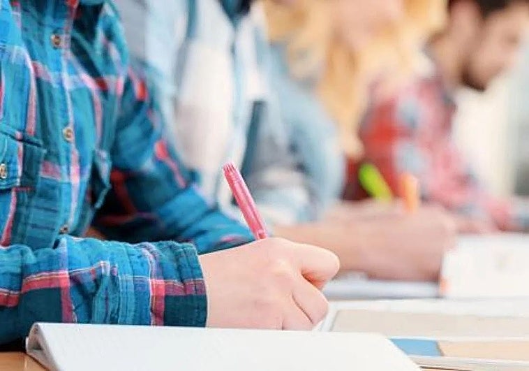 Multa de 20.000 euros a una universidad privada por exigir a un alumno la copia completa del DNI para tramitar su título de máster