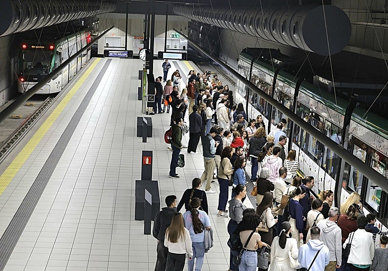 La huelga del metro deja otra jornada de retrasos para llegar al Centro y al partido del Unicaja