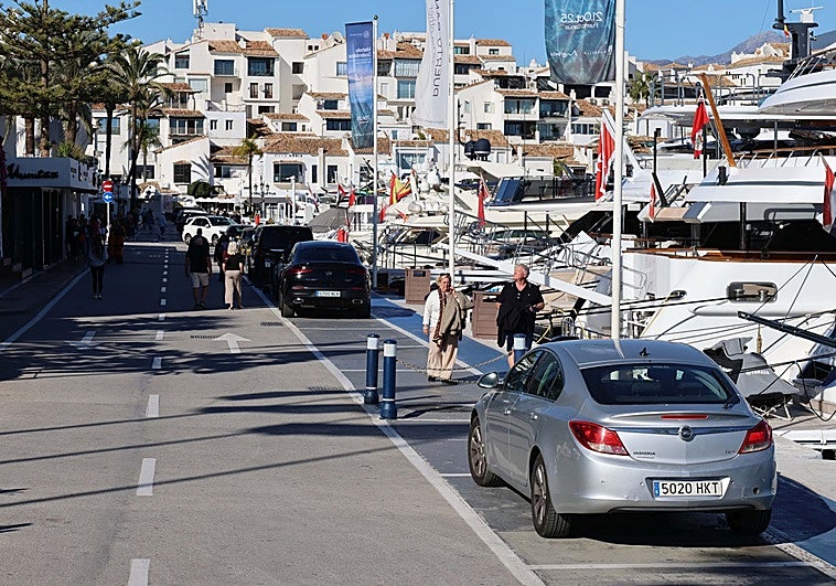 Baldeos diarios y hasta 19 trabajadores: así será el mantenimiento de Puerto Banús