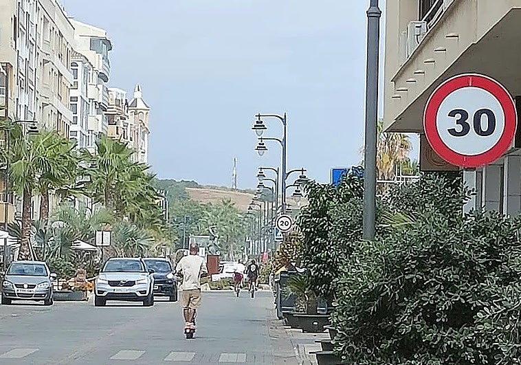 Estepona estrena ordenanza de patinetes eléctricos: esto es todo lo que hay que saber