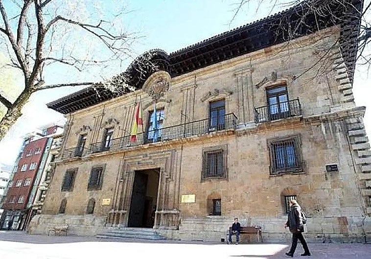 Conceden la incapacidad permanente total a un cocinero que el INSS denegó: cobrará más de 1.400 euros de pensión