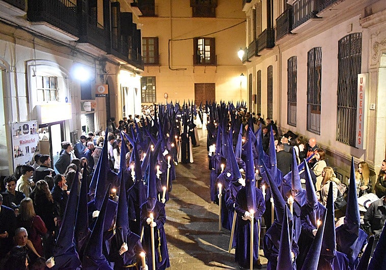 La Agrupación de Cofradías de Málaga admite que se agrava la dificultad de encajar las procesiones por el aumento de los cortejos