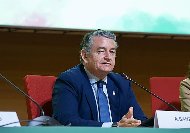 Antonio Sanz asegura que han salido de las listas de espera el medio millón de andaluces que el PSOE «guardó en un cajón»