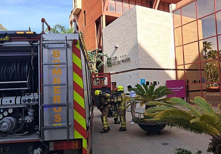 Un pequeño incendio en el hotel Holiday World de Benalmádena hace saltar las alarmas