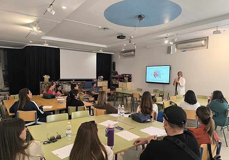 Workshops om självkänsla och cybersäkerhet på Rincón de la Victoria Family School