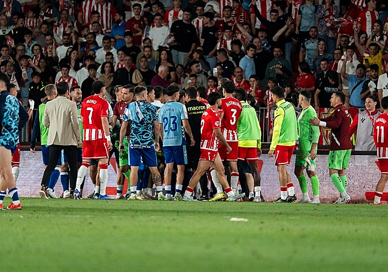 Multa al Almería, un partido de sanción para Ramón y dos para Chirino