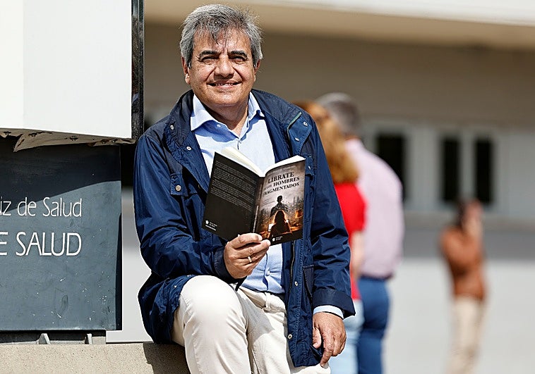 Francisco J. Tinahones: el médico que disecciona la doble vida de los hombres fragmentados