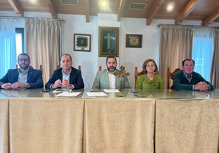 Indignación en la Vera Cruz de Alhaurín el Grande por el veto de Defensa al desfile de los paracaidistas: «No somos un grupo político»