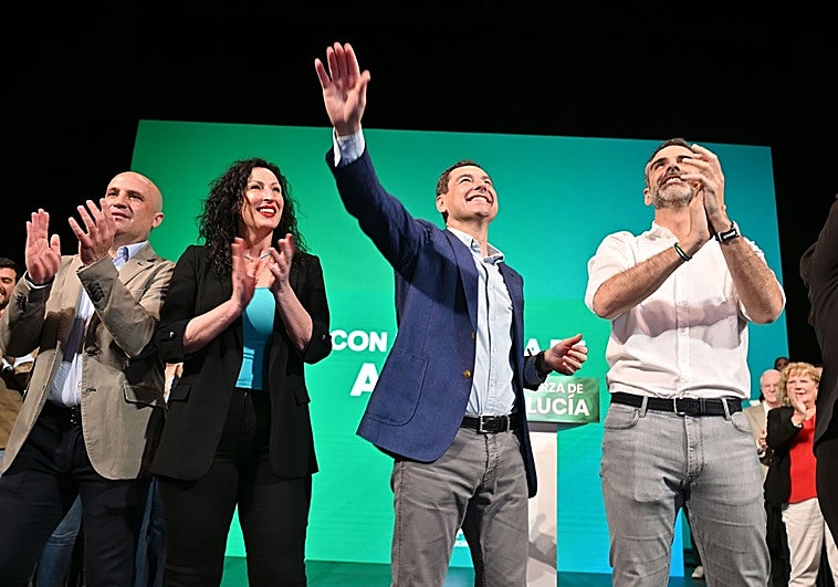 Juanma Moreno alerta contra la «borrachera de encuestas» para blindar su mayoría en Andalucía